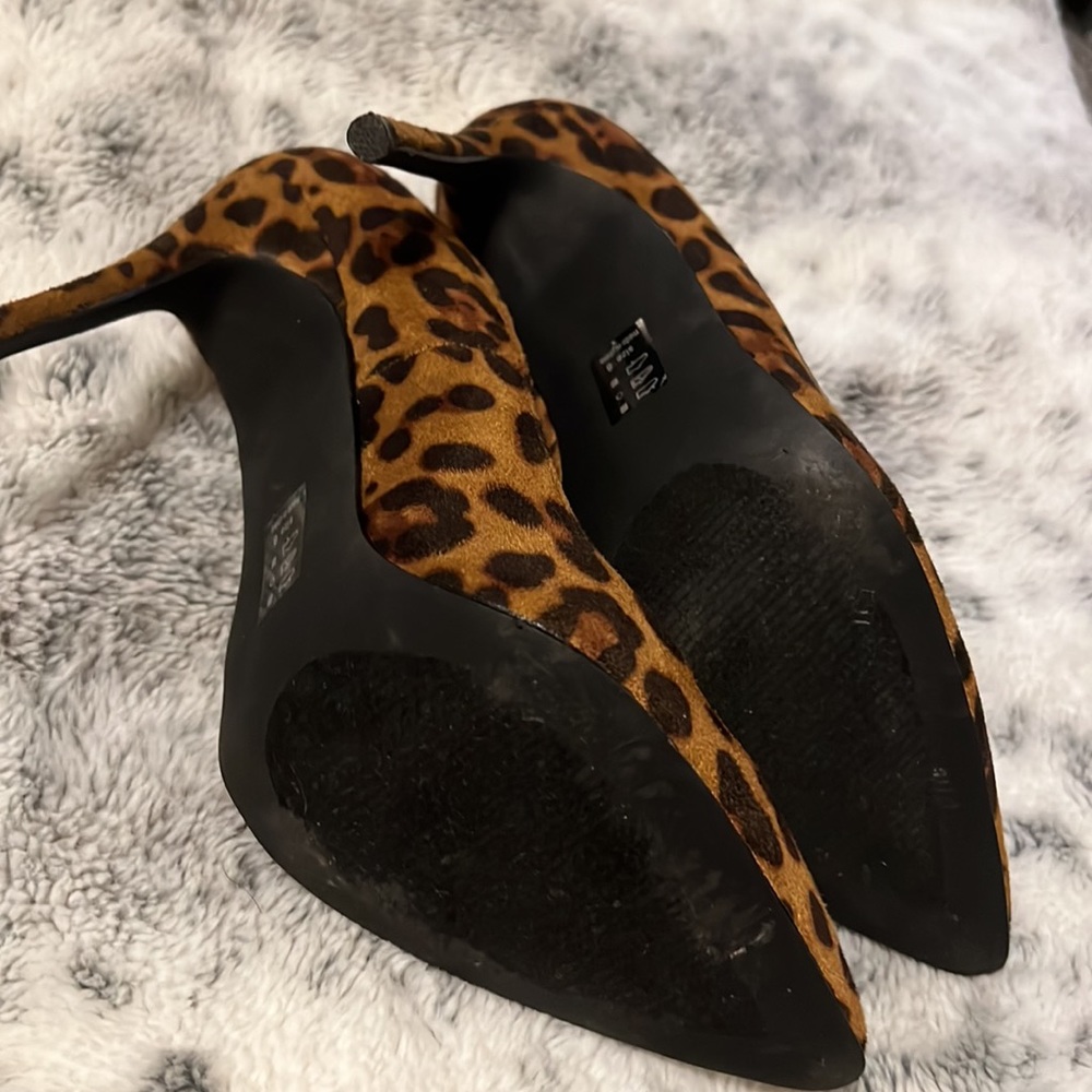 Cheetah print heels - Picture 3 of 4